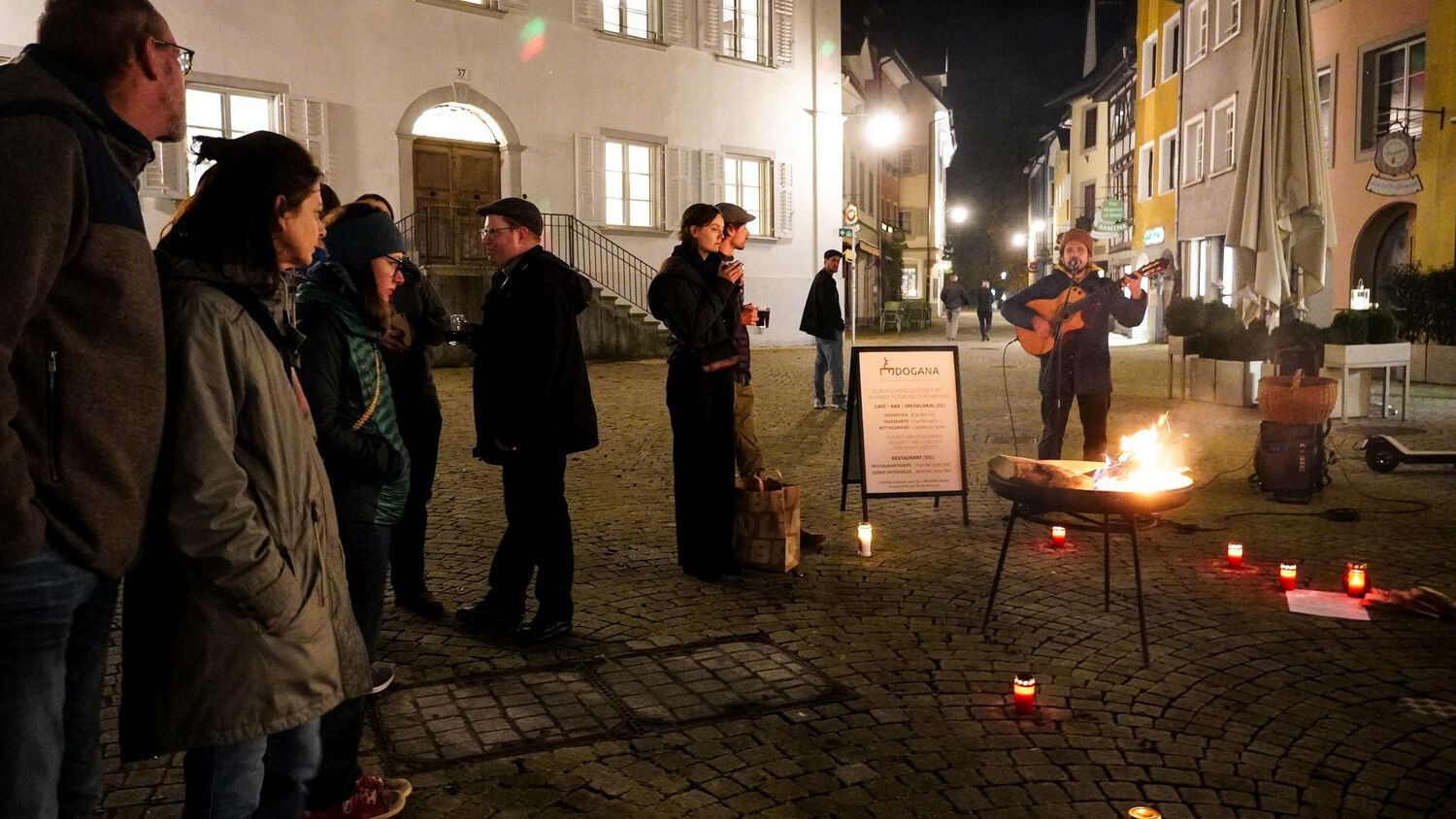 Gemeinsam mit dem Dogana, Cafe Feurstein, Tür Eins und Bunt feierte die Junge Kirche Vorarlberg das Leben und den Tod.